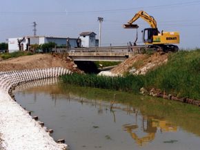 canale-con-idrovore-fiume-po-dolo-3-easy-resize-com